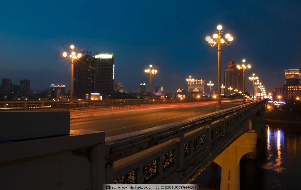 邕江大桥 广西 南宁 傍晚 城市 流动汽车 路灯 行行摄摄 国内旅游图片