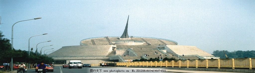 世纪坛,建筑,路灯,道路,绿树,人文景观,旅游摄影,摄影,400DPI,JPG